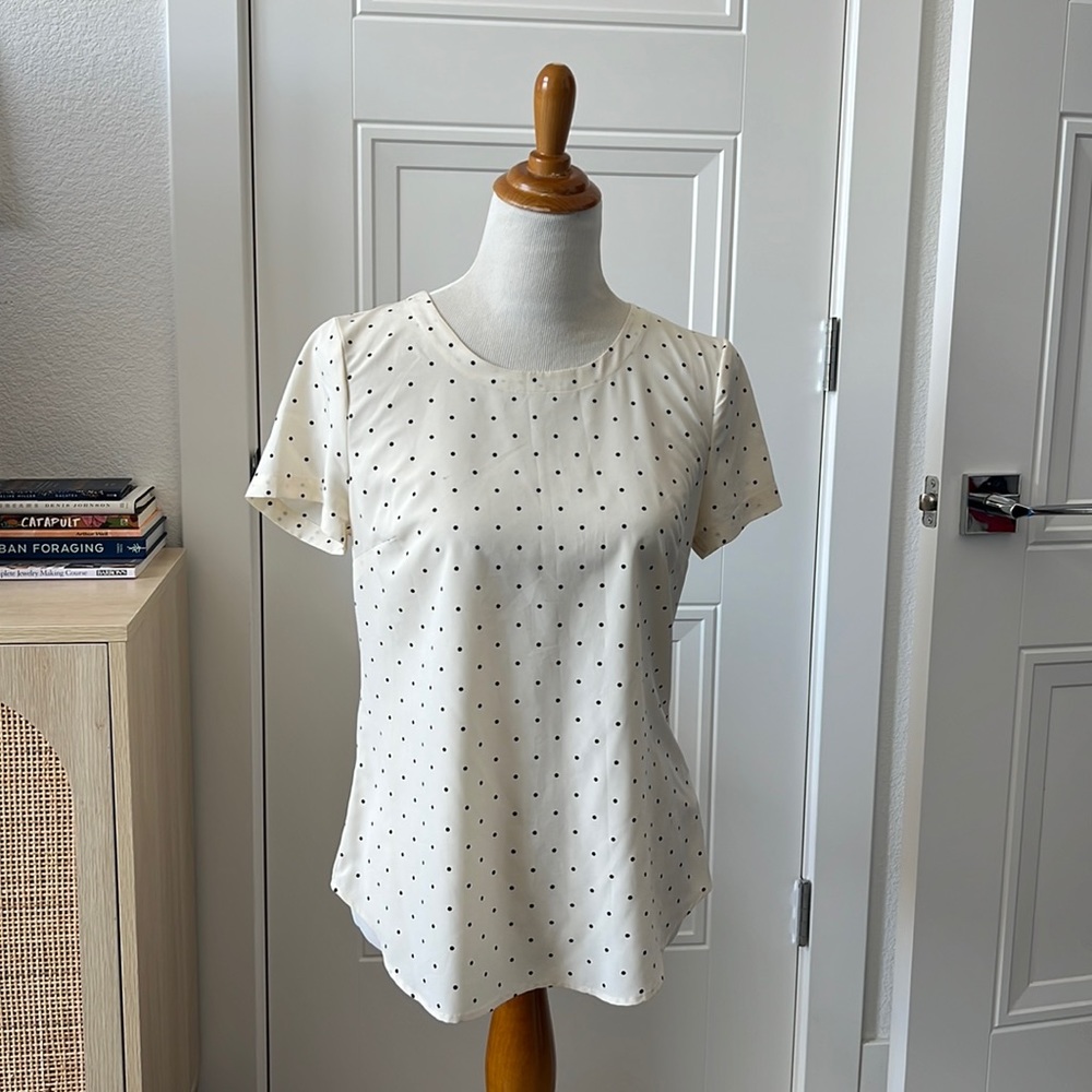 Lightly sheer small polka dot ivory shell top size S/P NWOT